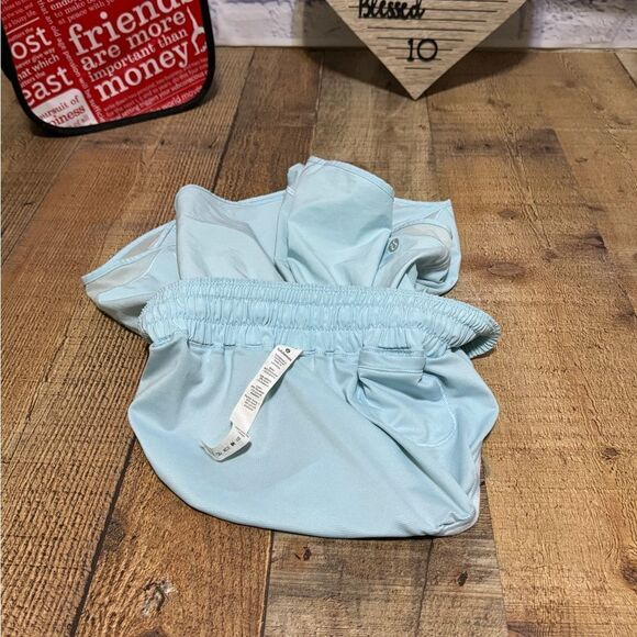 Lululemon Hotty Hot Short II (Long 4")
Ice Milk - Picture 13 of 14